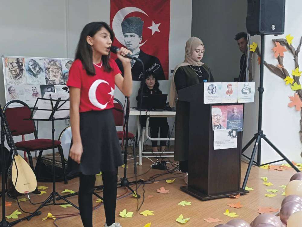 Adıyaman&rsquo;da &ouml;ğrencilerin şiir dinletisi beğeni kazandı 