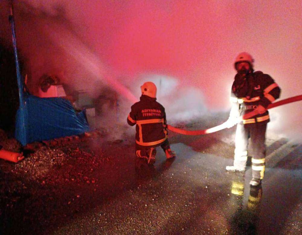 Konteyner kentte &ccedil;ıkan yangın paniğe neden oldu  - Videolu Haber