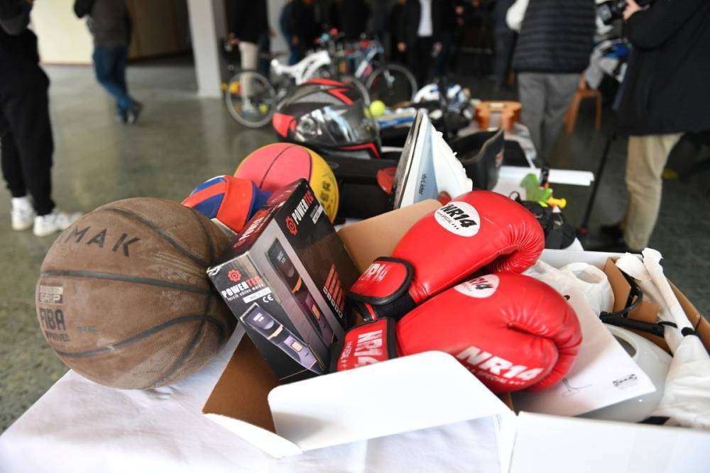 Otob&uuml;s, Ankaray ve Metrolarda unutulan eşyalar a&ccedil;ık artırmayla satıldı 