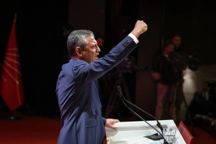 CHP İstanbul İl Başkanlığı&rsquo;nda kriz: Saat saat gelişmeler 