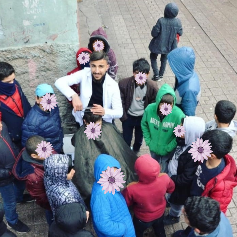 Maddi İmk&acirc;nı Olmayan ve Depremzede &Ccedil;ocukların Berber Ağabeyi: Resul Yılmaz