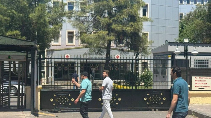 Narin G&uuml;ran cinayetinde &lsquo;Su&ccedil;luyu Kayırma&rsquo; davası: 6&rsquo;sı tutuklu 15 sanık yargılanıyor  - Videolu Haber