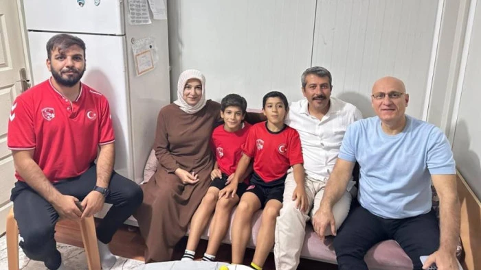 Şampiyon Evlatların Arkasında Fedak&acirc;r Aileler Var 